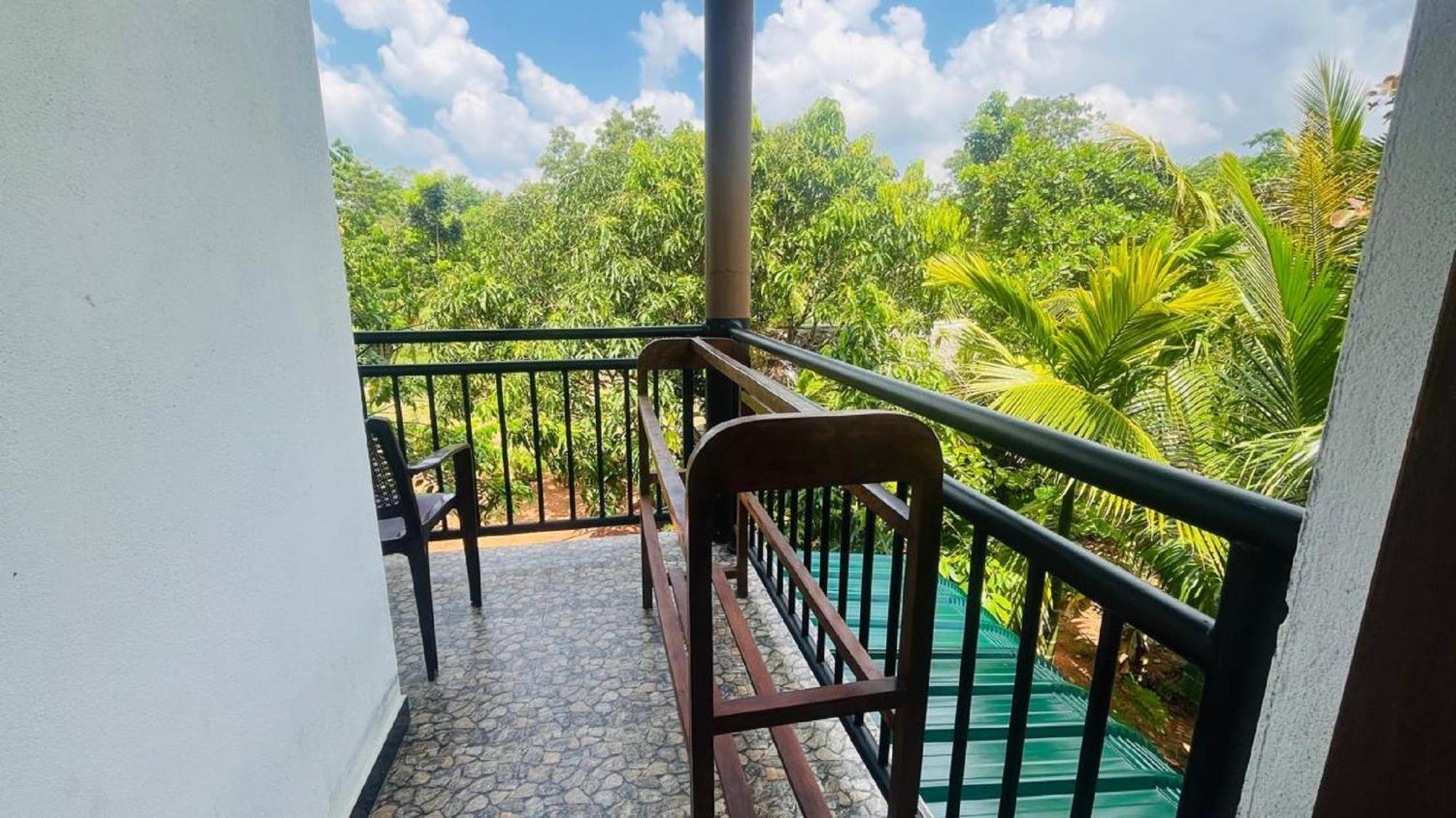 Dew Ashi Homestay Sigiriya Dış mekan fotoğraf